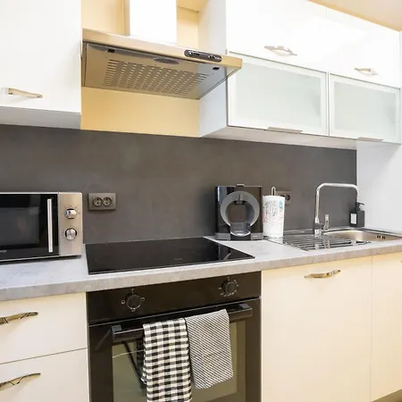 Bright 1bdr In Center Apartament *