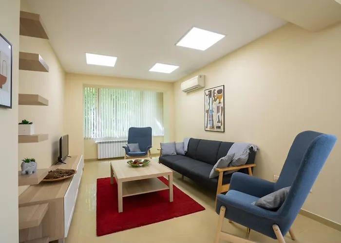 Bright 1bdr In Center